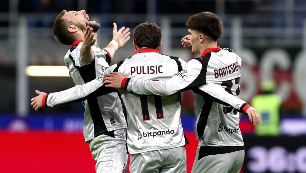 Strahinja Pavlović celebrates AC Milan’s first goal alongside Christian Pulisic and Davide Bartesaghi.